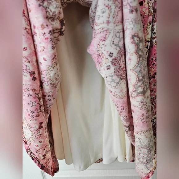 TORRID Mini Washable Long-Sleeve Gauze Tunic Dress in Medallion Pink, Size Large - Picture 9 of 12